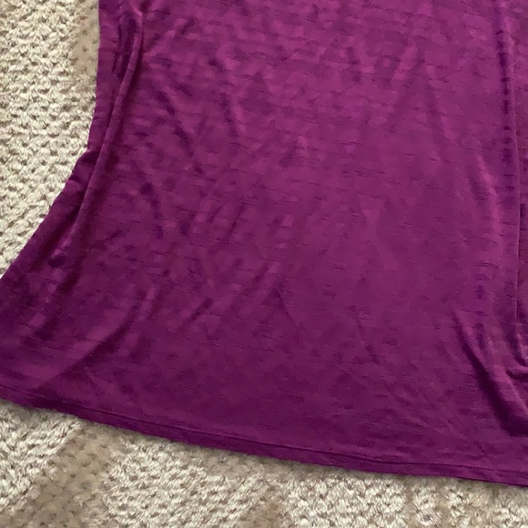Brand new, tags on, awesome Nike workout top! - Picture 4 of 8